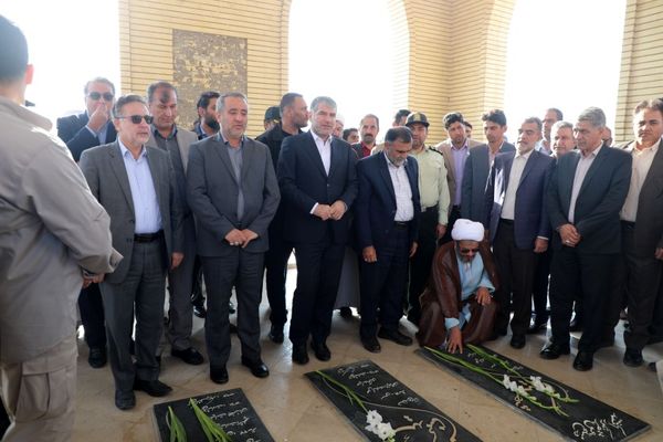 وزیر جهاد کشاورزی به مقام شامخ شهدای گمنام کلاتهرودبار ادای احترام کرد