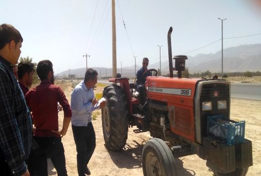برگزاری کارگاه آموزشی سرویس و نگهداری تراکتور در شهرستان دشتستان