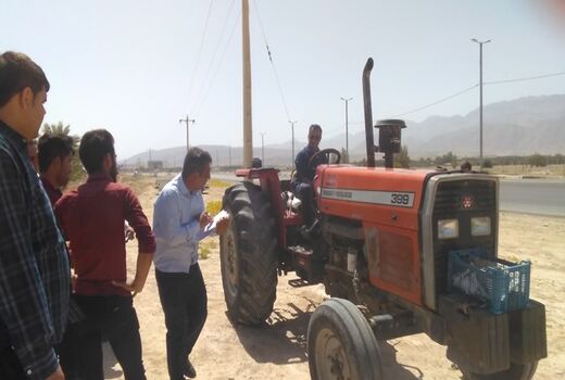 برگزاری کارگاه آموزشی سرویس و نگهداری تراکتور در شهرستان دشتستان