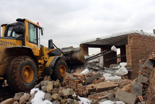 قلع و قمع 4 مورد از ساخت و سازهای غیرمجاز در اراضی کشاورزی روستاهای یام سیوان و شوردرق شهرستان مرند 
