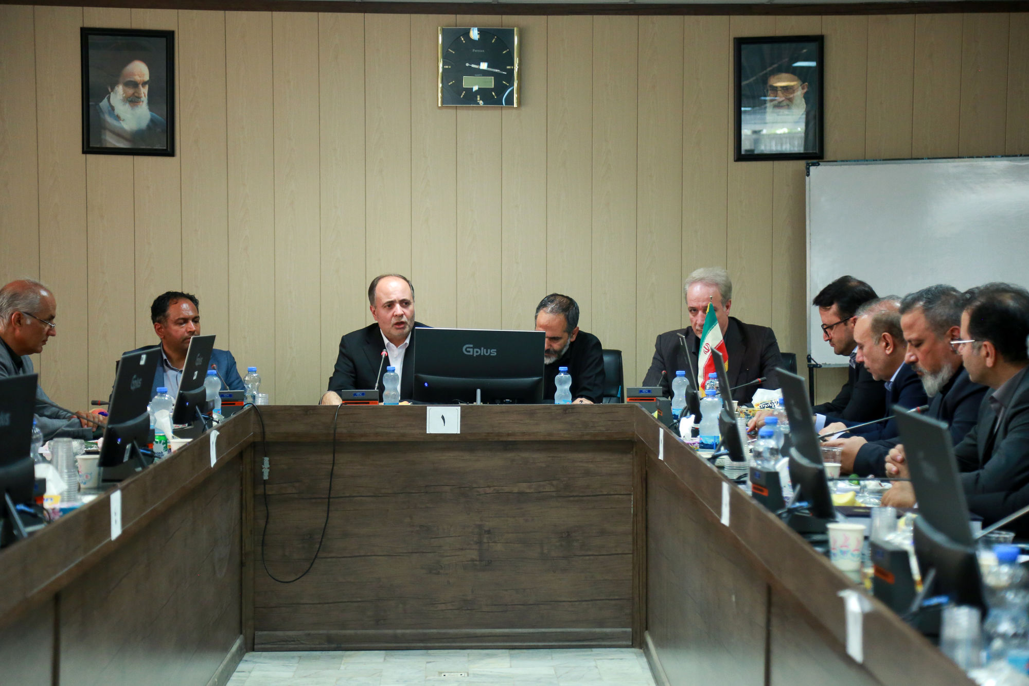  بازدید وزیر جهاد کشاورزی از نخستین مرکز تخصصی تولید و انتقال جنین از گاوهای نژاد ممتاز کشور 