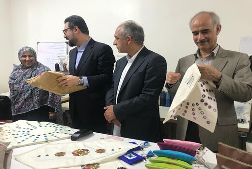 دیدار معاون امور هنری با جمعی از هنرمندان چابهار