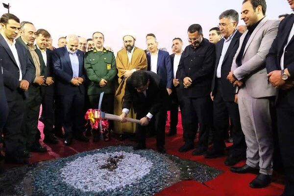 کلنگ احداث مجموعه میدان حبوبات آذرشهر با اعتبار یک همت به زمین زده شد