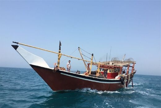 برخورد قانونی با هشت شناور صیادی متخلف در شمال غرب خلیج فارس