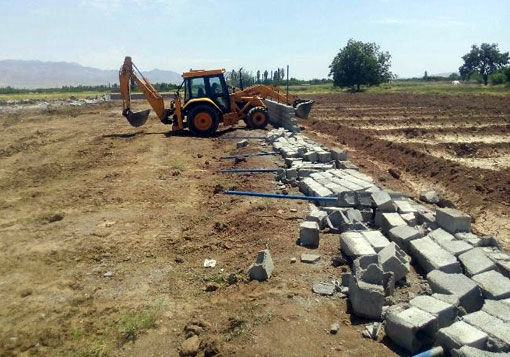 قلع و قمع 8 مورد از ساخت و سازهای  غیرمجاز در اراضی کشاورزی شهرستان ویژه مرند