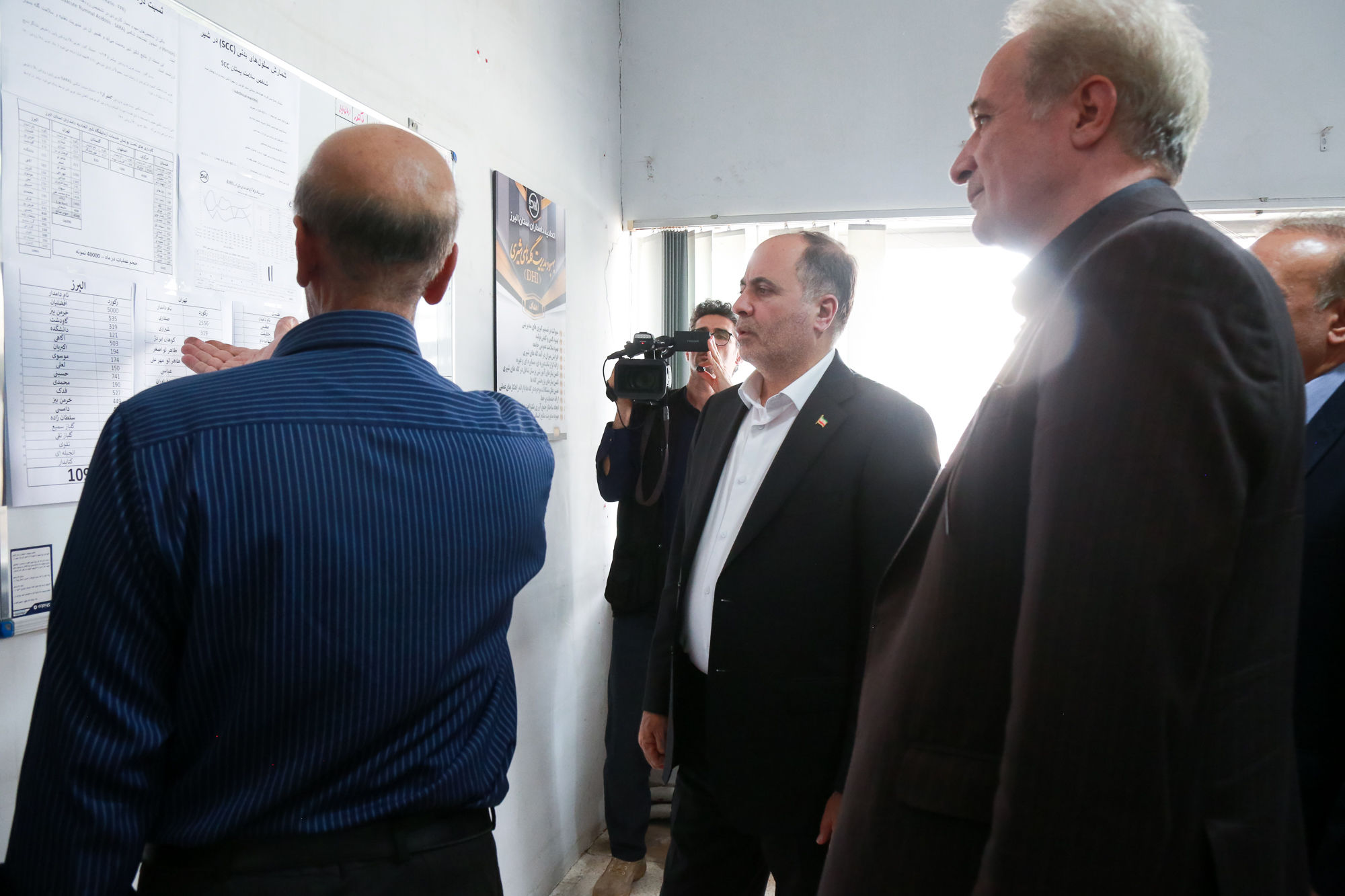  بازدید وزیر جهاد کشاورزی از نخستین مرکز تخصصی تولید و انتقال جنین از گاوهای نژاد ممتاز کشور 