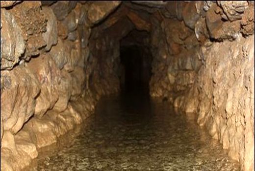 عملیات باز سازی و مرمت قنوات  شهرستان شهربابک در حال انجام است