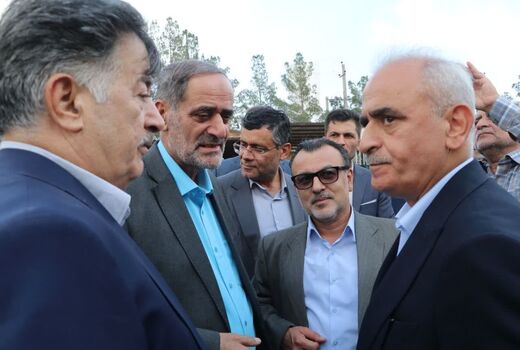 بازدید معاون وزیر جهاد کشاورزی از روستابازار بوئین‌زهرا
