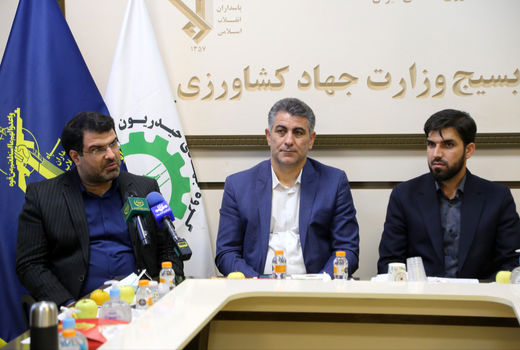 بسیج در خدمت کشاورزان، دامداران و عشایر کشور است