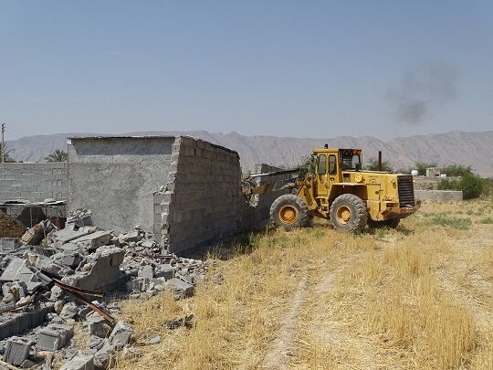 ساخت وسازهای غیرمجاز در شهرستان کازرون تخریب شد