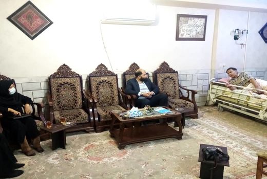 دیدار نمایندگان وزیر جهاد کشاورزی با خانواده شهید  مسعود محمدی و جانباز 70درصد غلامرضا ضیاء الدینی