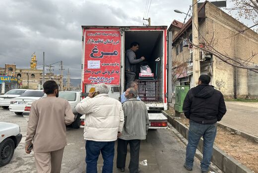 توزیع سیار مرغ منجمد در نقاط کم برخوردار فارس 