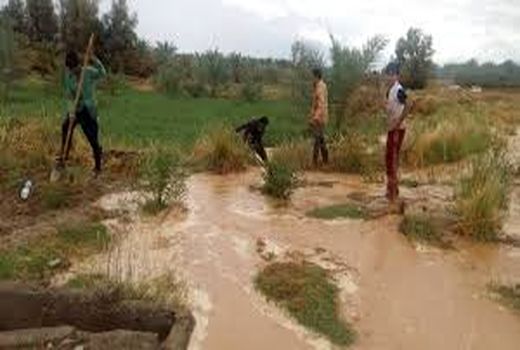مرمت قنوات مسدود شده و کانال ها و لوله های انتقال آب، دو روز بعد از سیل آغاز شد