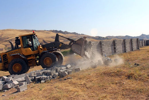 اجرای حکم 16 مورد قلع و قمع ساخت و سازهای غیرمجاز در اراضی کشاورزی شهرستان مرند