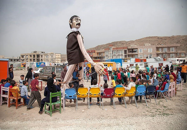 شادپیمایی عروسکی در مناطق زلزله‌زده کرمانشاه