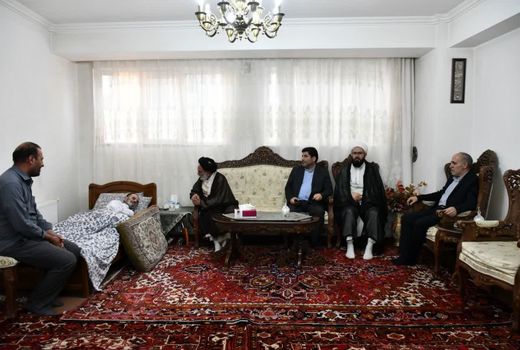 دیدار و عیادت نماینده ولی‌فقیه از حجت‌الاسلام والمسلمین حسن‌زاده سرایی