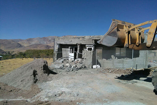 اجرای 13 مورد قلع و قمع بناهای غیر مجاز در اراضی کشاورزی شهرستان البرز