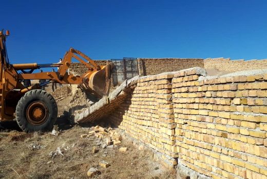 ۵ مورد ساخت و ساز غیر مجاز در اراضی کشاورزی شهرستان البرز تخریب شد