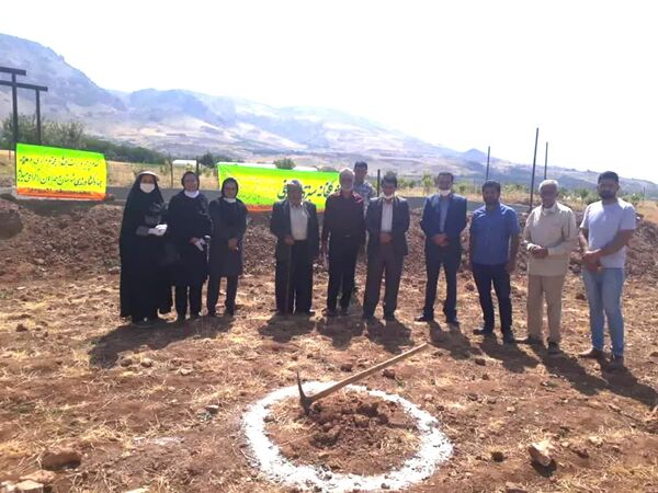 کلنگ‌زنی گلخانه سبزی صیفی در روستای آلیکوه شهرستان اردل