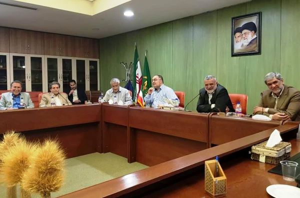 تاکید وزیر جهاد کشاورزی بر ضرورت حمایت‌ دستگاه‌ها از صنعت طیور
