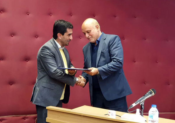 تجلیل  معاون امور تولیدات دامی وزارت جهاد کشاورزی از معاون بهبود تولیدات دامی سازمان جهاد کشاورزی آذربایجان شرقی