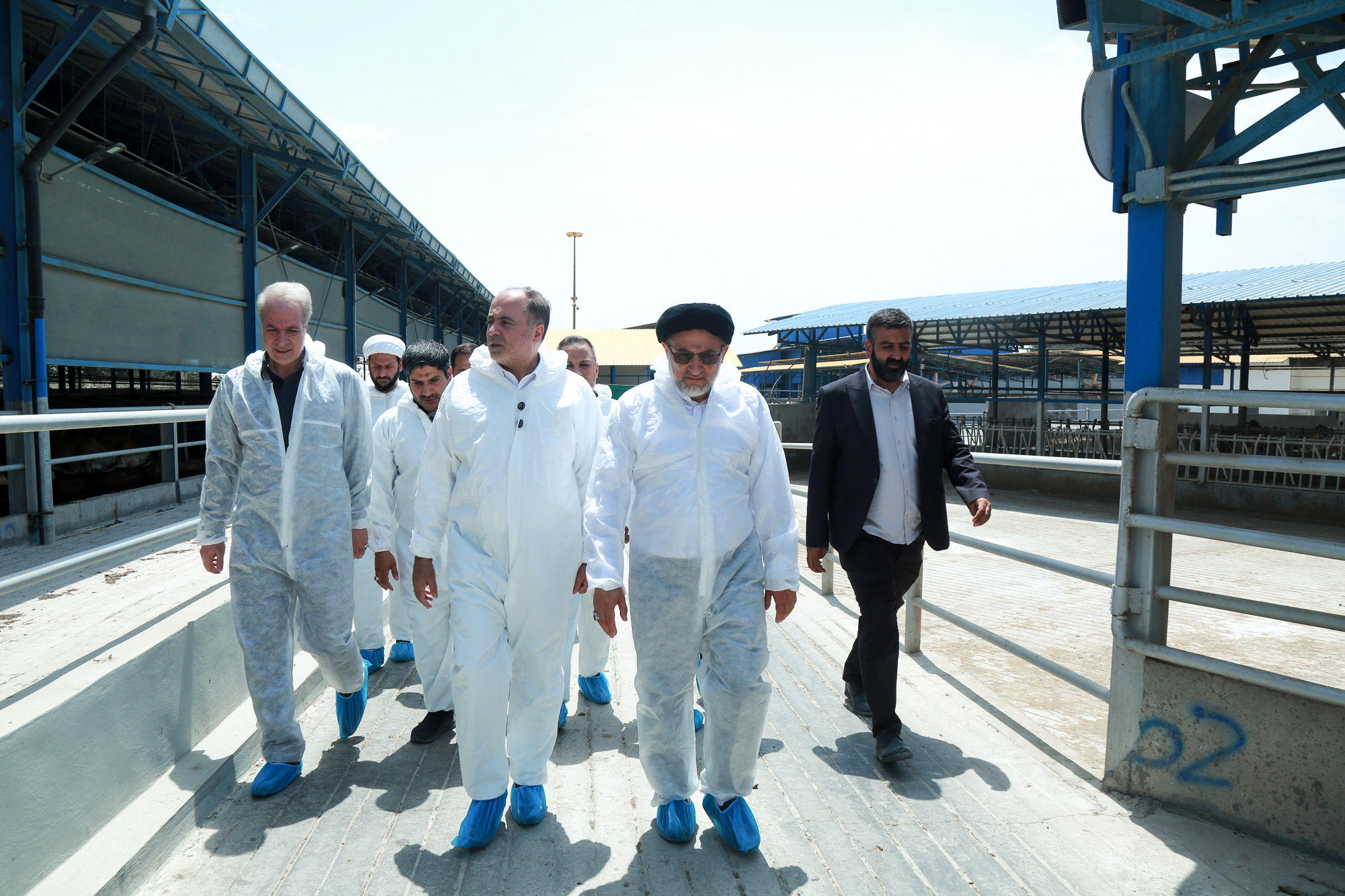  بازدید وزیر جهاد کشاورزی از نخستین مرکز تخصصی تولید و انتقال جنین از گاوهای نژاد ممتاز کشور 