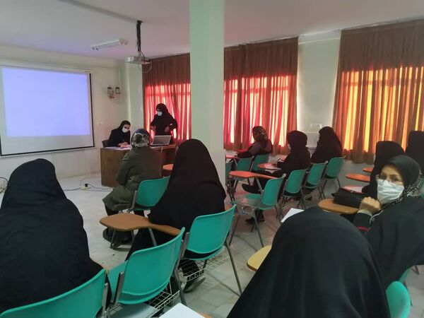 دوره آموزشی کشت گیاهان دارویی در شهرستان تاکستان برگزار شد