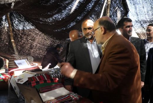 بی تکلف در سیاه‌چادر؛ نماینده رییس‌جمهور میهمان عشایر سنگ‌سری شد

