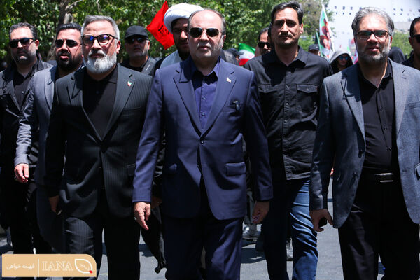 حضور وزیر جهاد کشاورزی در مراسم تشییع رهبر شهید 