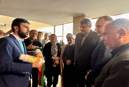 بازدید معاون وزیر جهاد کشاورزی از نمایشگاه تخصصی تولید و توزیع کود و سموم کشاورزی در شهرستان ری 