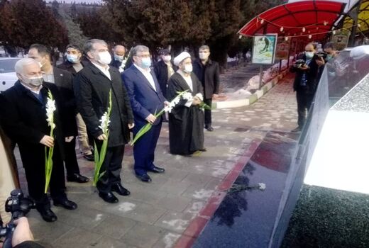 وزیر جهاد کشاورزی به مقام شامخ شهدای آذربایجان غربی ادای احترام کرد