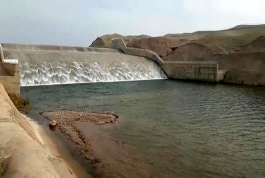 سرریز شدن جام «دویرج» از باران پائیزی دهلران + فیلم