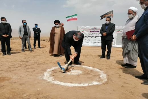 عملیات اجرایی نهضت گلخانه‌ای با حضور استاندار خراسان جنوبی در زیرکوه