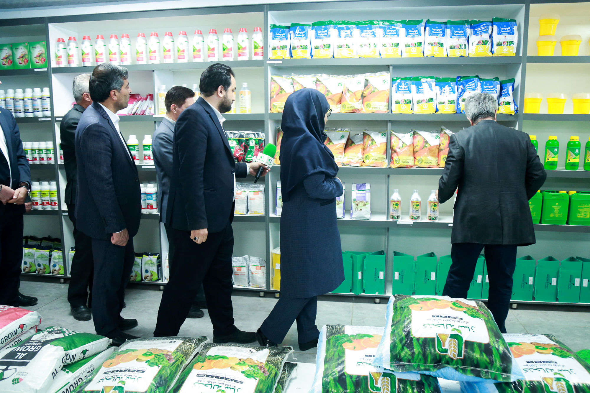  بازدید رئیس سازمان حفظ نباتات از تعاونی عرضه کننده آفت کش های کشاورزی 