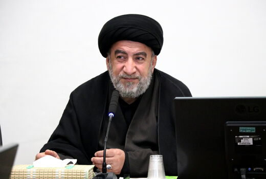 اقامه نماز به معنای برافراشتن نماز است