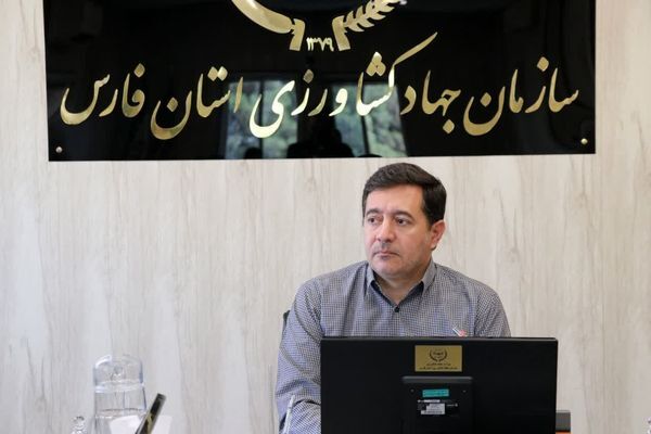 اتخاذ مشوق برای توسعه گلخانه‌های فارس ضرورت دارد  