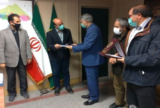 تجلیل از رئیس سازمان جهاد کشاورزی استان اردبیل به عنوان مدیر نمونه ملی یاور تحقیقات به همراه سه محقق برتر