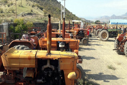 تداوم پلاک گذاری ماشین آلات کشاورزی شهرستان خداآفرین در اسفند ماه