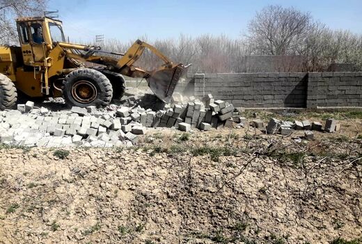 ۷ مورد حکم قلع و قمع بنا در اراضی کشاورزی میاندوآب اجرا شد