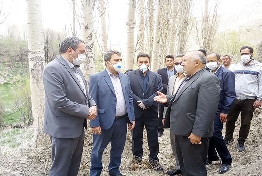 بازدید فرماندار فیروزکوه از پروژه پوشش انهار روستای اهنز این شهرستان