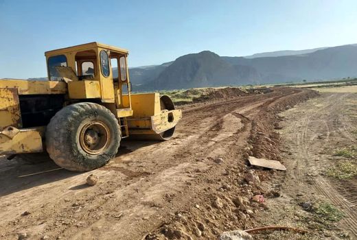 احداث و مرمت سازی جاده دسترسی به مزارع در شهرستان لردگان