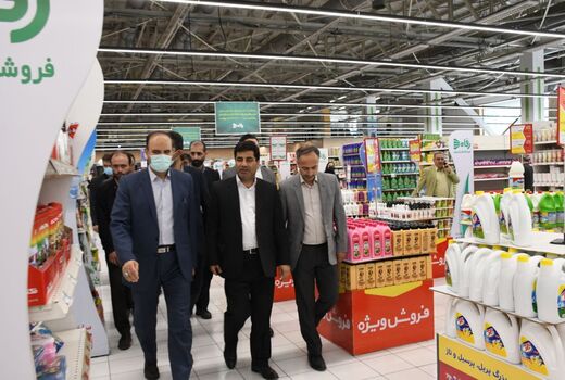 بازدید استاندار آذربایجان شرقی از فرآیند توزیع کالاهای اساسی در سطح شهر تبریز