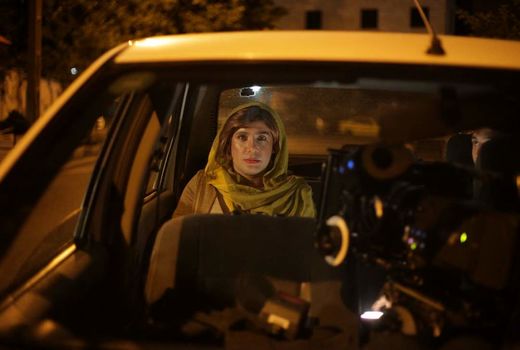 طراح گریم سینما و تلویزیون جلوی دوربین یک فیلم کوتاه