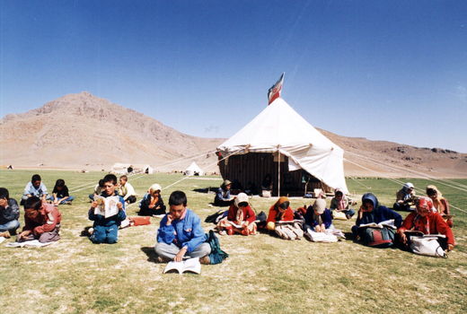 طرح آموزش زبان مادری در مدارس دوباره در مجلس 