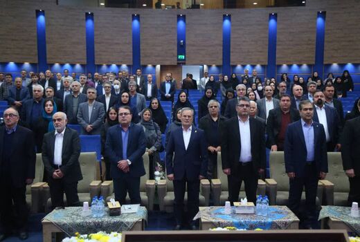 کتاب در مزرعه نفس می‌کشد