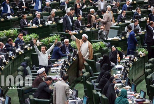 از مشارکت نماینده در رای گیری تا حضور منظم در جلسات علنی