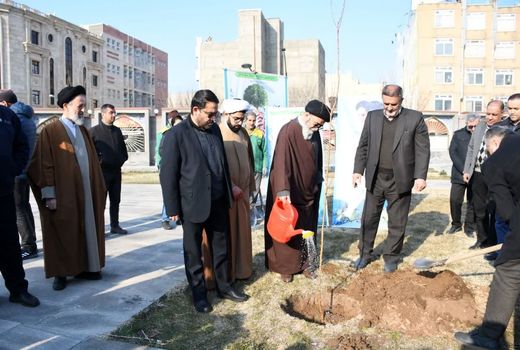 غرس نهال توسط نماینده ولی‌فقیه در آذربایجان شرقی