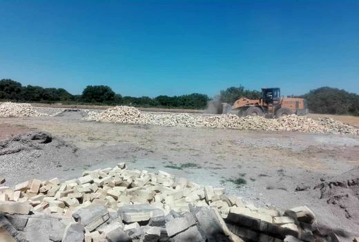 8 بنای غیر مجاز در اراضی کشاورزی شهرستان تاکستان تخریب شد