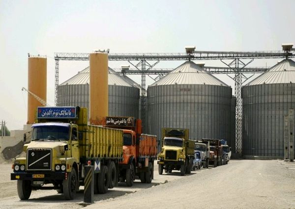حمل بیش از ۱۳۵ هزار تن گندم وارداتی به سیلو ها و انبارهای ذخیره سازی آذربایجان غربی