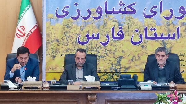 ساخت بیش از 1400 هکتار گلخانه جدید در فارس